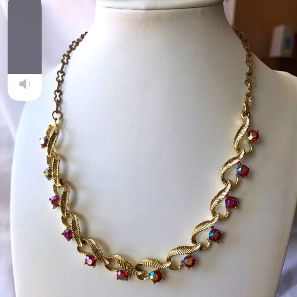 1955-1960’s hot pink/red Aurora Borealis prong set rhinestone necklace